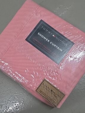 TOMMY HILFIGER Showrr Curtain (2005)